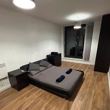 2 Bed Apartment Close To Station With Parking London Eksteriør bilde