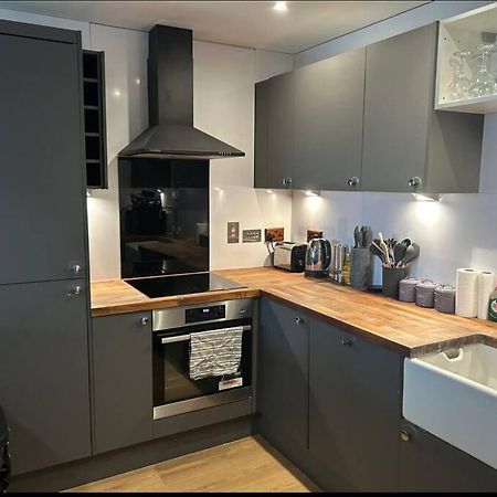 2 Bed Apartment Close To Station With Parking London Eksteriør bilde