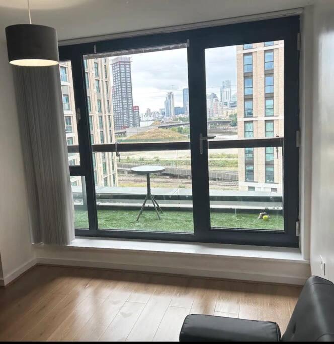 2 Bed Apartment Close To Station With Parking London Eksteriør bilde