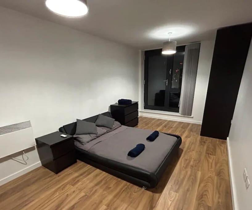 2 Bed Apartment Close To Station With Parking London Eksteriør bilde