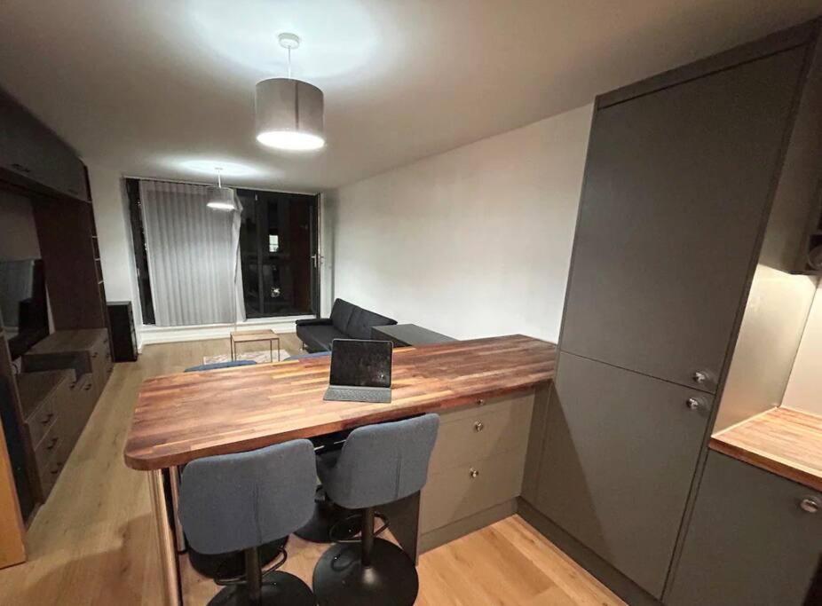2 Bed Apartment Close To Station With Parking London Eksteriør bilde