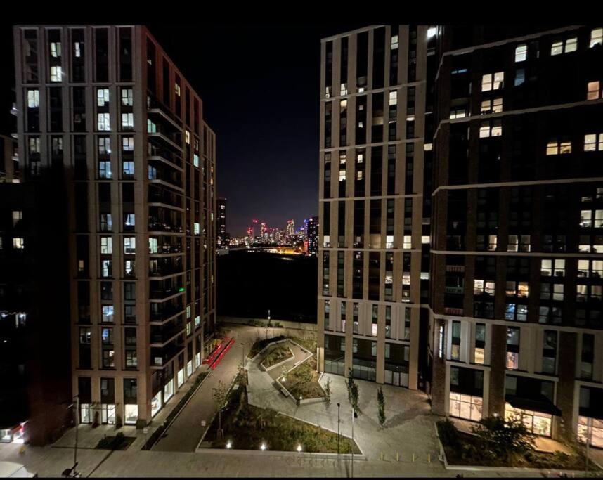 2 Bed Apartment Close To Station With Parking London Eksteriør bilde