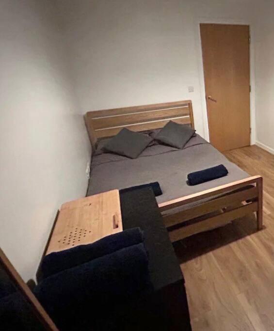 2 Bed Apartment Close To Station With Parking London Eksteriør bilde